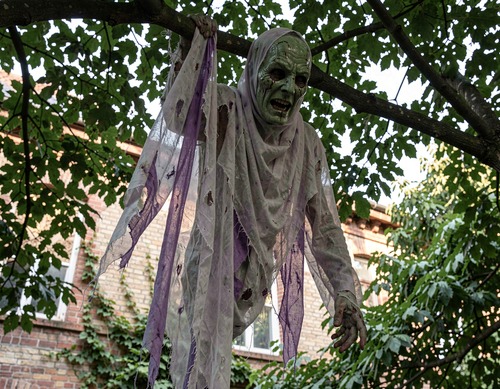 Spooky Tree Hanging Figure